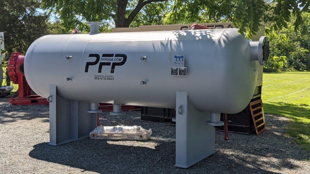 Horizontal filter vessel for natural gas